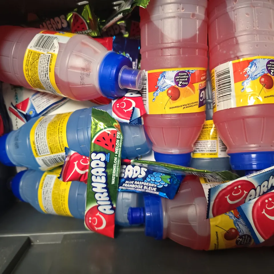 APPROXIMATELY 16 ASSORTED FOOD & DRINK ITEMS TO INCLUDE - BIG HUG FRUIT BARREL FRUIT PUNCH , AIRHEADS , AQUA LIBRA SPARKLING WATER RASPBERRY & BLACKCURRANT ETC