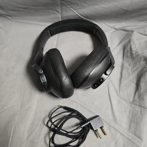 AKG OVER-EAR HEADPHONES – BLACK - MODEL UNSPECIFIED 