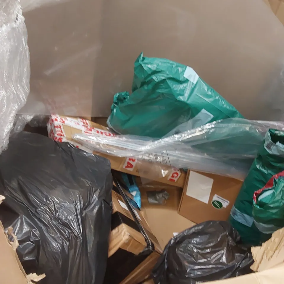 PALLET OF ASSORTED HOUSEHOLD ITEMS AND CONSUMER PRODUCTS TO INCLUDE; STORAGE UNIT, DRESS MIRROR, VACUUM CLEANER ETC