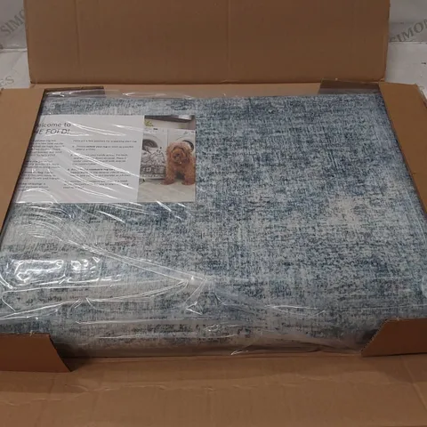 BOXED MINDEN MACHINE WOMEN / POWER LOOMED BLUE RUG - 5 x 8'