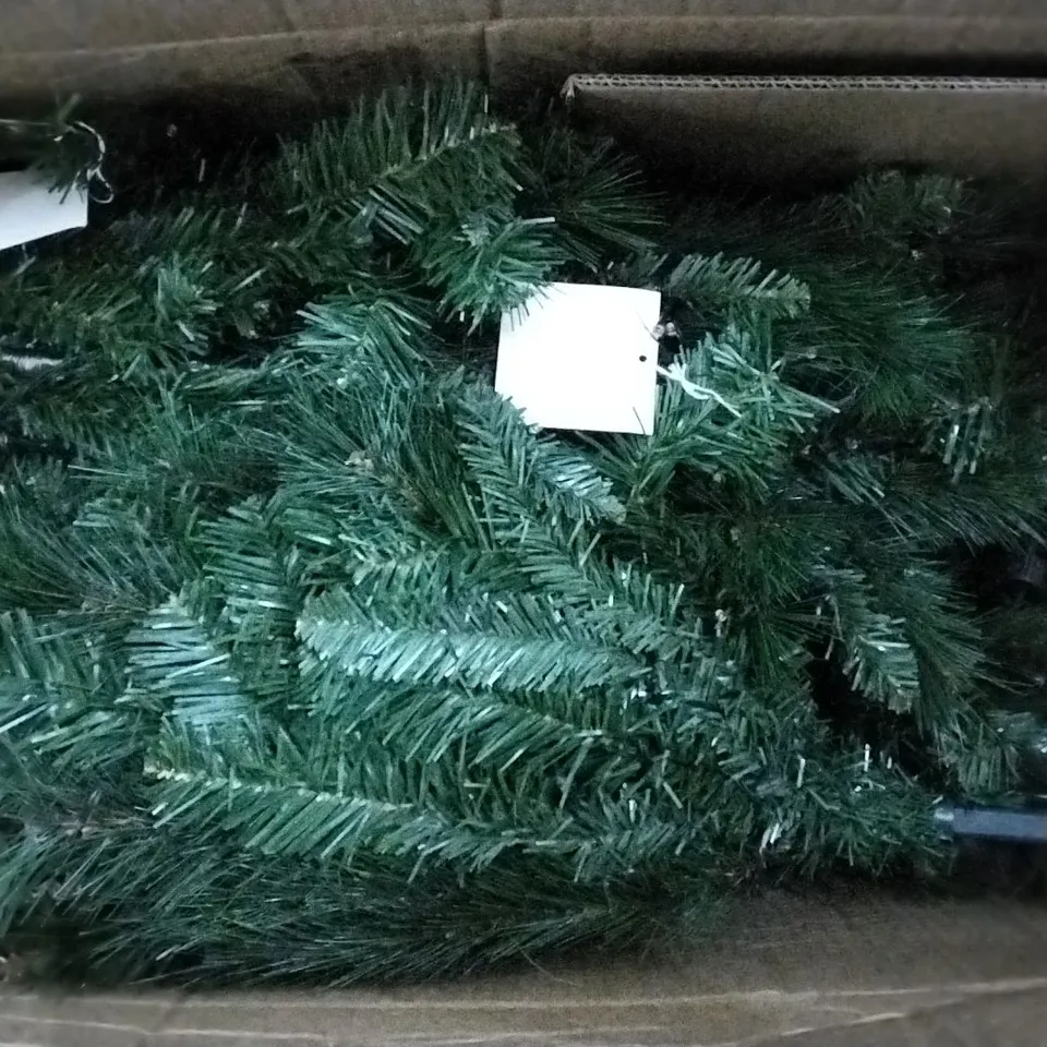 BOXED CHRISTMAS TREE 