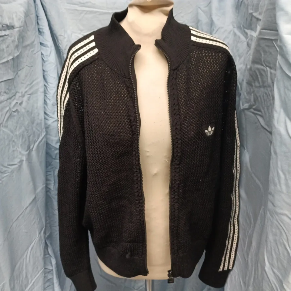 ADIDAS BLACK KNITTED ZIP JACKET WITH TREFOIL LOGO – UK SIZE 1X (US 1X)