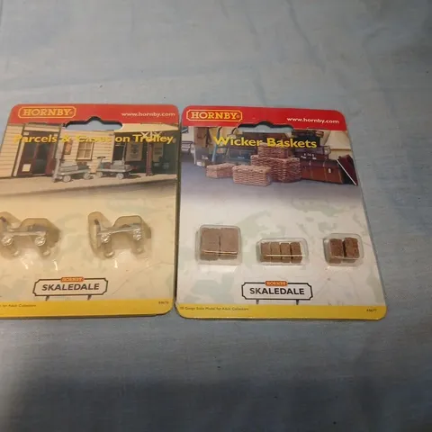 HORNBY SKALEDALE PARCELS & CRATES ON TROLLEY AND WICKER BASKETS –