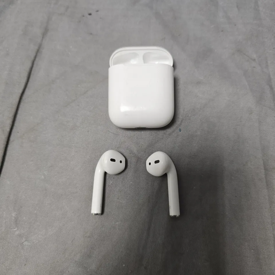 APPLE AIRPODS 2 WIRELESS EARBUDS WITH CHARGING CASE
