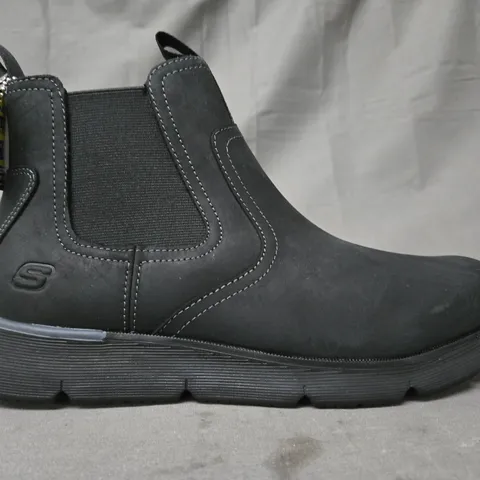 BOXED PAIR OF SKECHERS CLASSIC FIT CHELSEA BOOTS IN BLACK UK SIZE 9