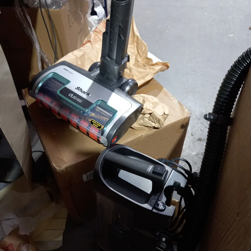 SHARK UPRIGHT VACUUM CLEANER 