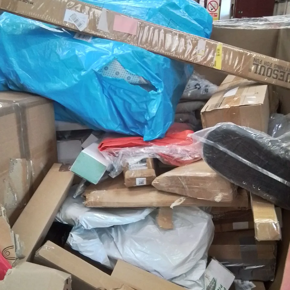 PALLET OF ASSORTED HOUSEHOLD GOODS AND PRODUCTS TO INCLUDE; INFLATABLE POOLS, KIDS SCOOTERS, VACUUM STAND, BOXED FURNITURE ETC 