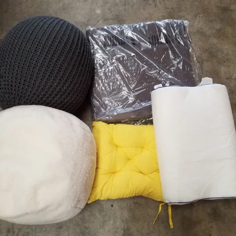 PALLET CONTAINING ASSORTED CUSHIONS & BEAN BAGS