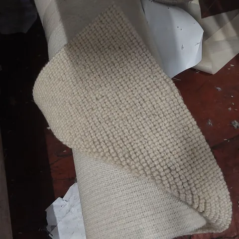 ROLL OF QUALITY PADSTOW MOHAIR STRATA CARPET - APPROXIMATELY 5 x 4.45m