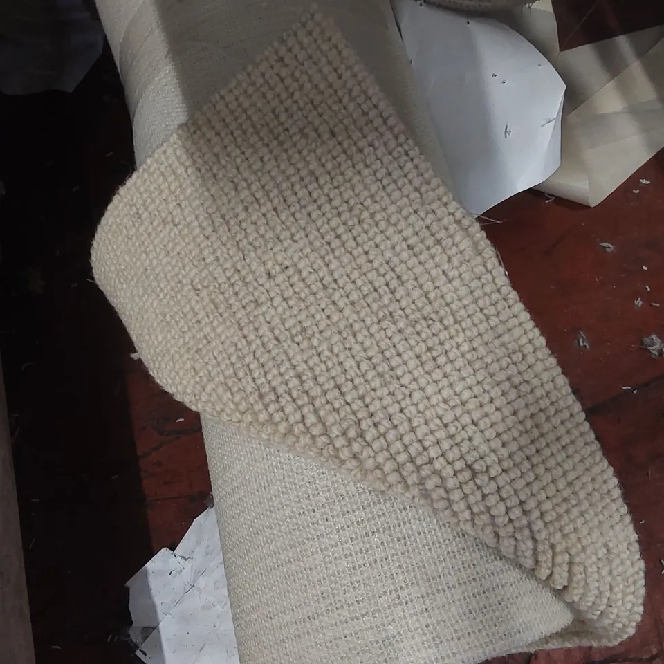 ROLL OF QUALITY PADSTOW MOHAIR STRATA CARPET - APPROXIMATELY 5 x 4.45m