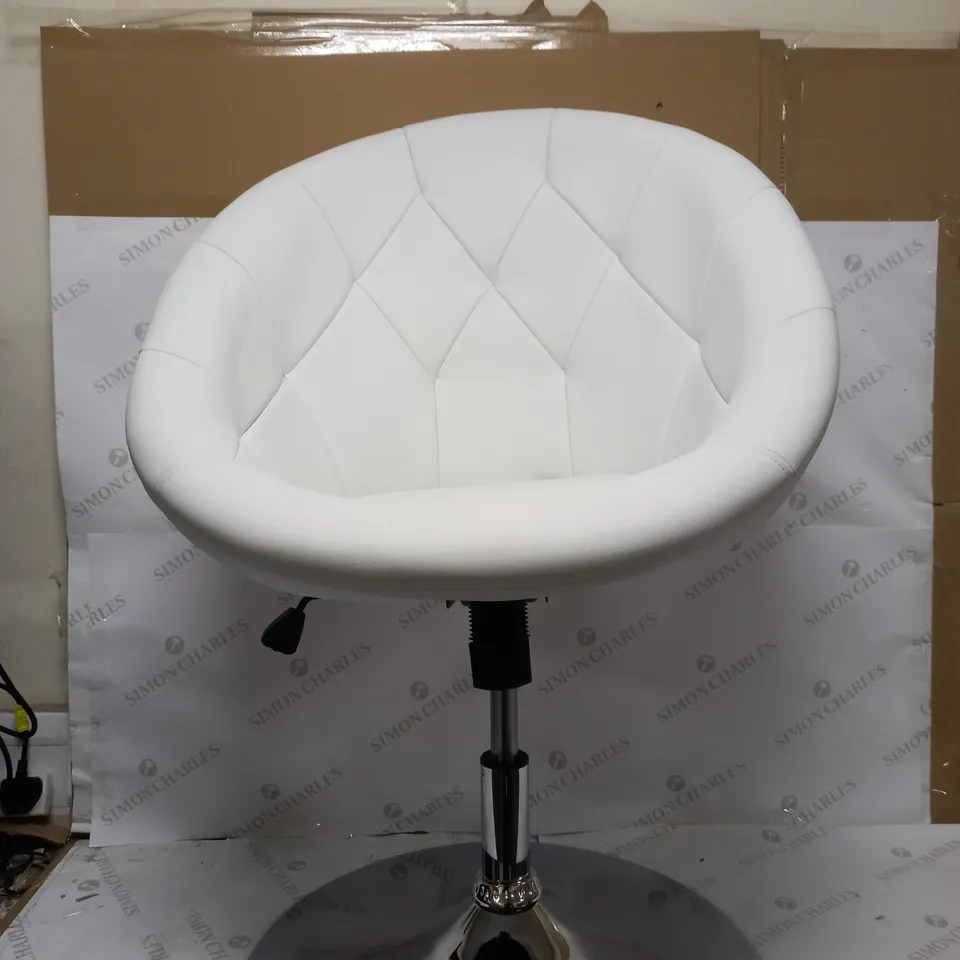 WHITE ODYSSEY LEISURE CHAIR RRP £129