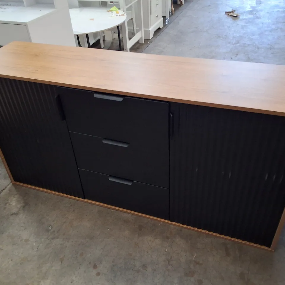 AXEL 5 DRAWER FLUTED CHEST OAK