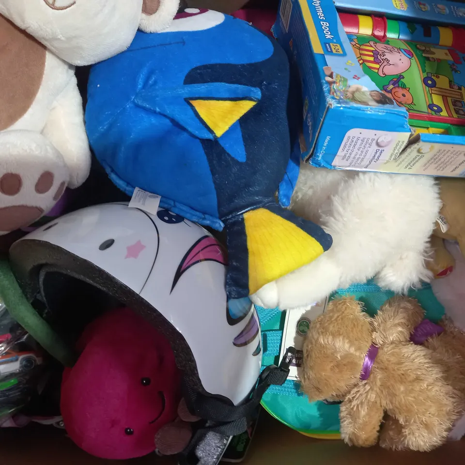 BOX OF APPROXIMATELY 15 ASSORTED TOYS AND GAMES TO INCLUDE ANDY WARHOL MINI SHAPED PUZZLE, CRAYOLA MINI MARKERS, POITOI LED POI BALLS, ETC