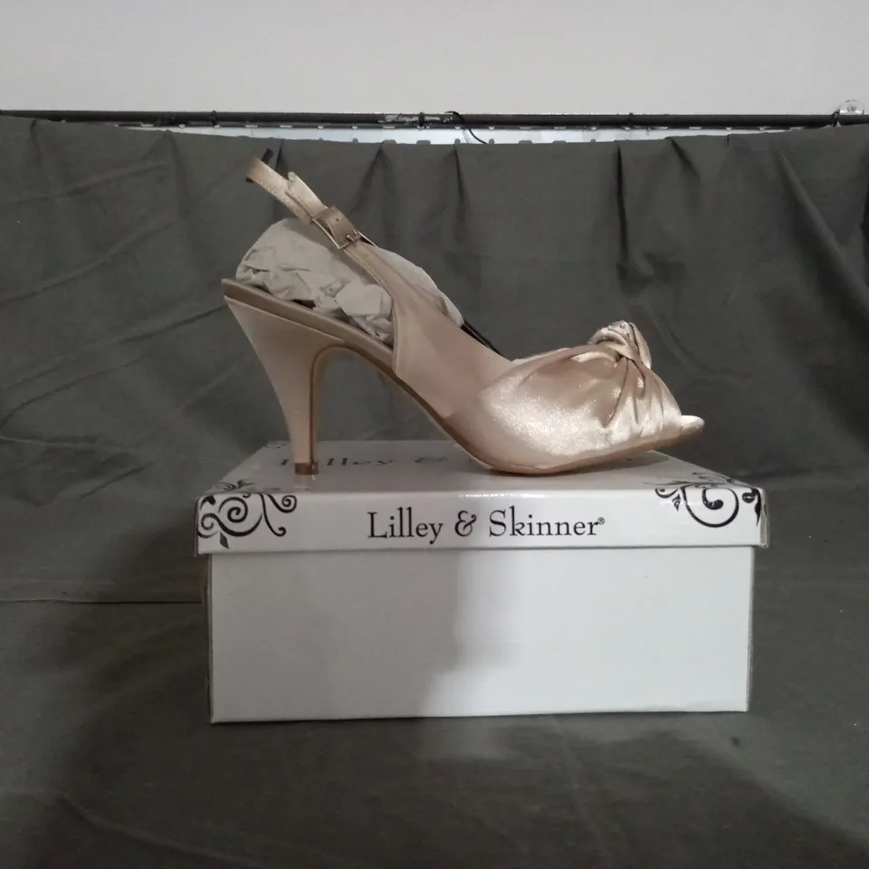 APPROXIMATELY 6 BOXED PAIRS OF LILLEY & SKINNER HIGH HEELED SANDALS IN PALE GOLD SIZE 7 