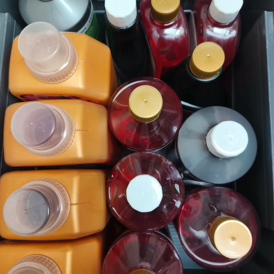 APPROXIMATELY 14 FABULOSA PRODUCTS TO INCLUDE FABRIC FRESHENER, SPOTLESS KITCHEN, FABRIC SOFTENER, ETC