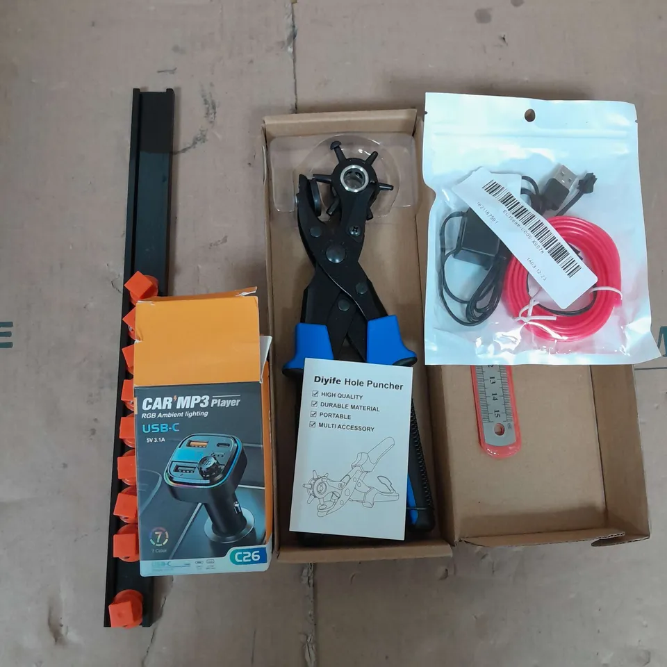 BOX OF ASSORTED CAR ITEMS TO INCLUDE - DIYIFE HOLE PUNCH - CAR USB - SOCKET STORAGE / COLLECTION ONLY 