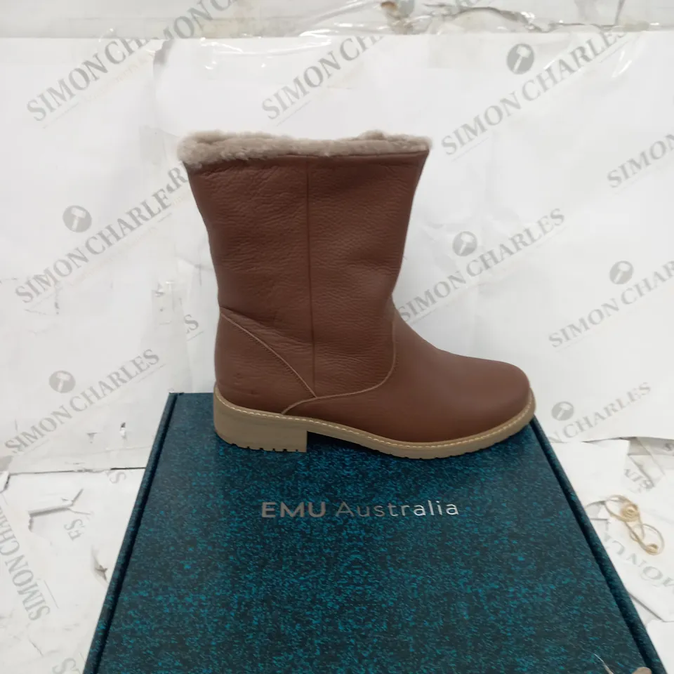 EMU AUSTRALIA "KERIE" LEATHER BOOTS - UK SIZE 9, OAK