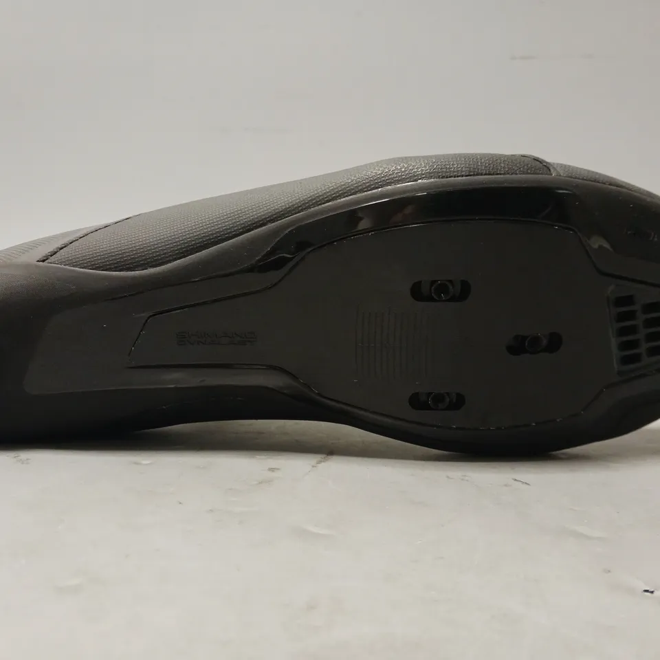 BOXED PAIR OF SHIMANO DYNALAST RC3 ROAD CYCLING SHOES IN BLACK EU SIZE 45