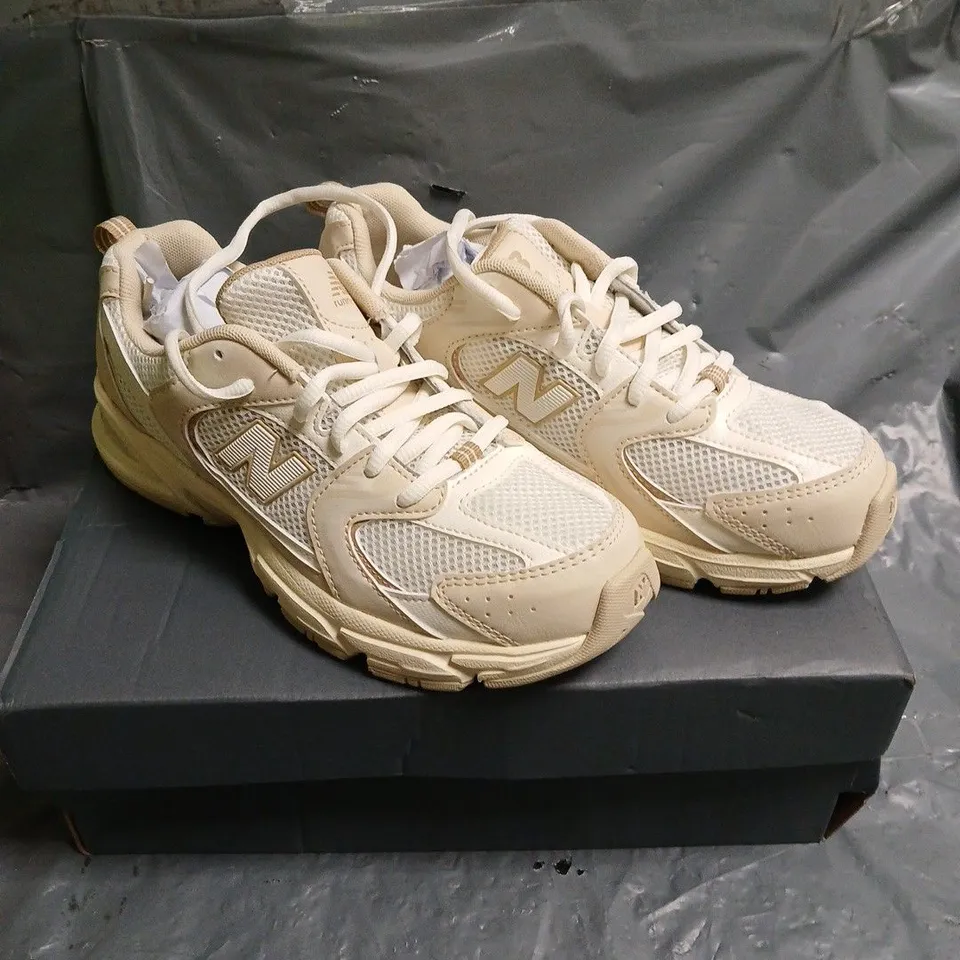 BOXED PAIR OF NEW BALANCE ABSORB 530 TRAINERS - 4