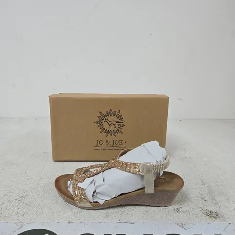 JO & JOE EMBELLISHED WEDGE SANDALS – WOMEN'S GOLD-TONE SIZE 5