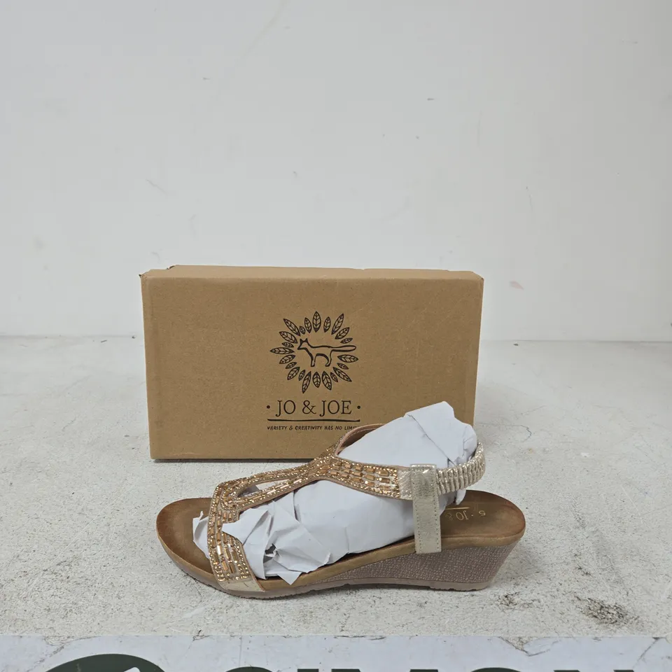 JO & JOE EMBELLISHED WEDGE SANDALS – WOMEN'S GOLD-TONE SIZE 5
