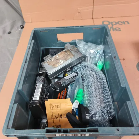 TOTE OF APPROXIMATELY 10 ASSORTED AUTO PARTS TO INCLUDE: GREEN PUSHBIKE PEDALS