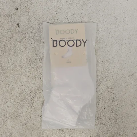 BAGGED BOODY CUSHIONED QUARTER CREW SOCKS IN WHITE SIZE 34-40