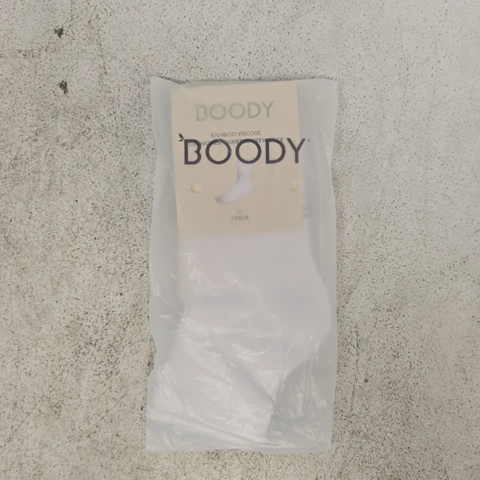 BAGGED BOODY CUSHIONED QUARTER CREW SOCKS IN WHITE SIZE 34-40