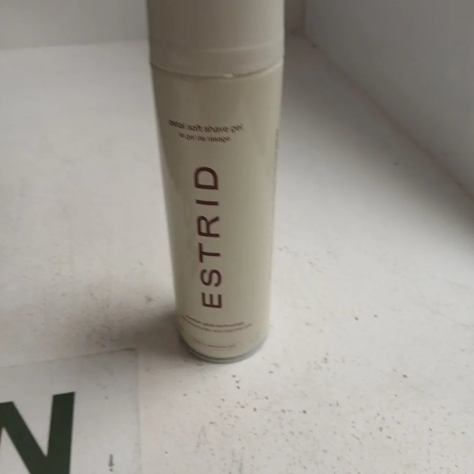 TOTE OF APPROXIMATELY 20 ASSORTED COSMETICS TO INCLUDE: ESTRID SHAVE GEL