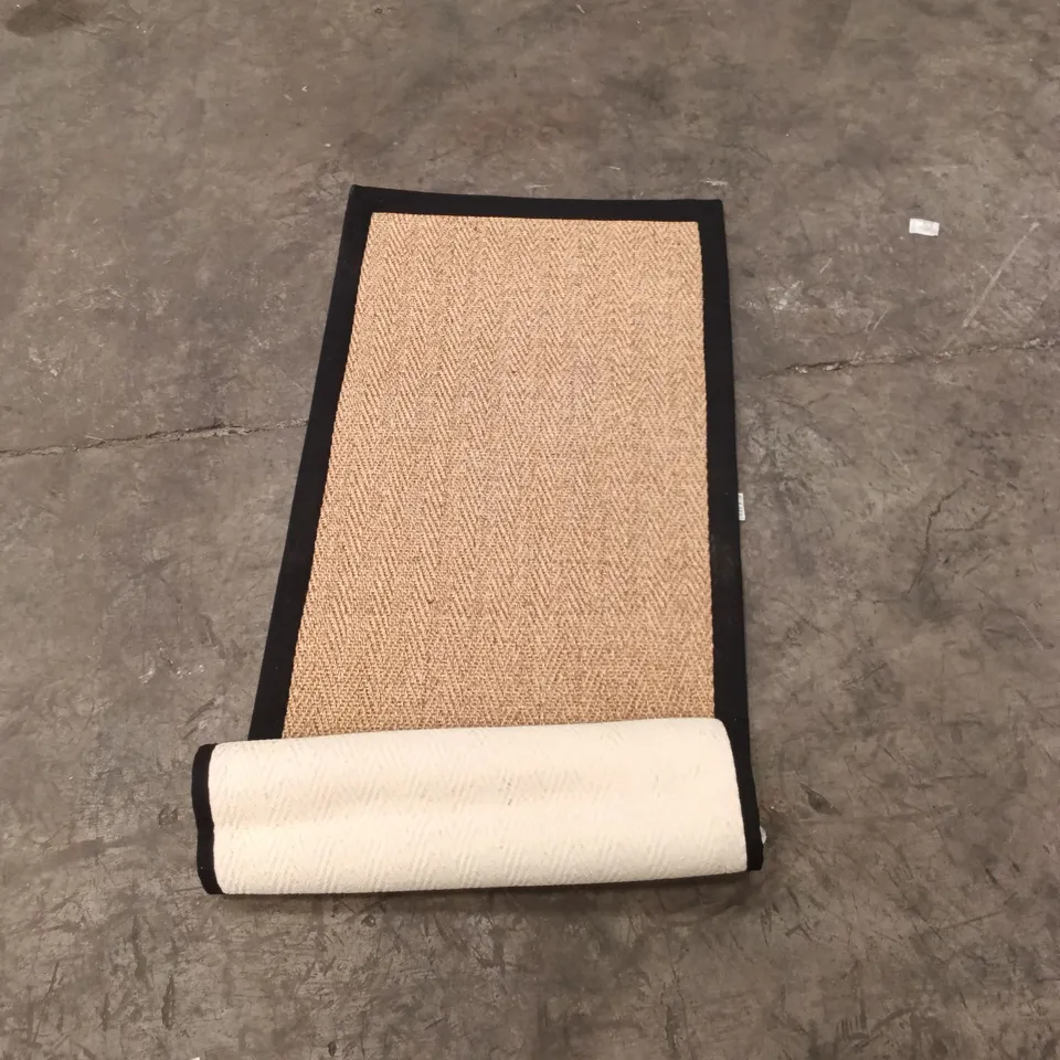 STILLAGE TO CONTAIN APPROXIMATELY 29X DESIGNER AREA RUGS
