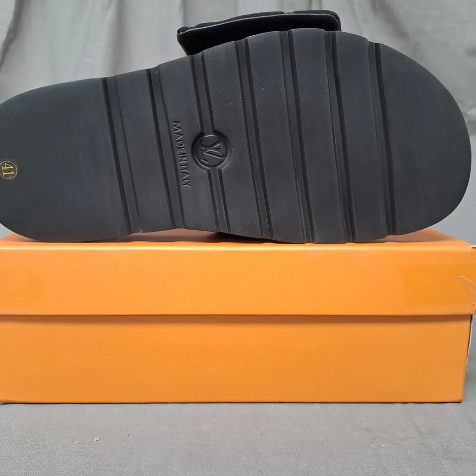 BOXED PAIR OF LOUIS VUITTON PARIS SLIDERS IN BLACK EU SIZE 41