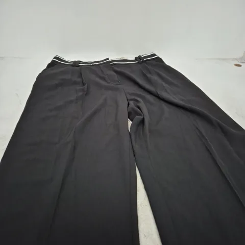 MINT VELVET BLACK WAIST DETAIL TROUSERS – UK 18R