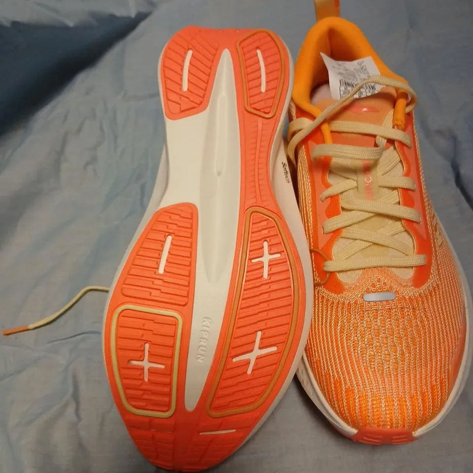 KIPRUN WOMEN’S RUNNING SHOES – ORANGE, UK 5 (EU 38 / US 7)