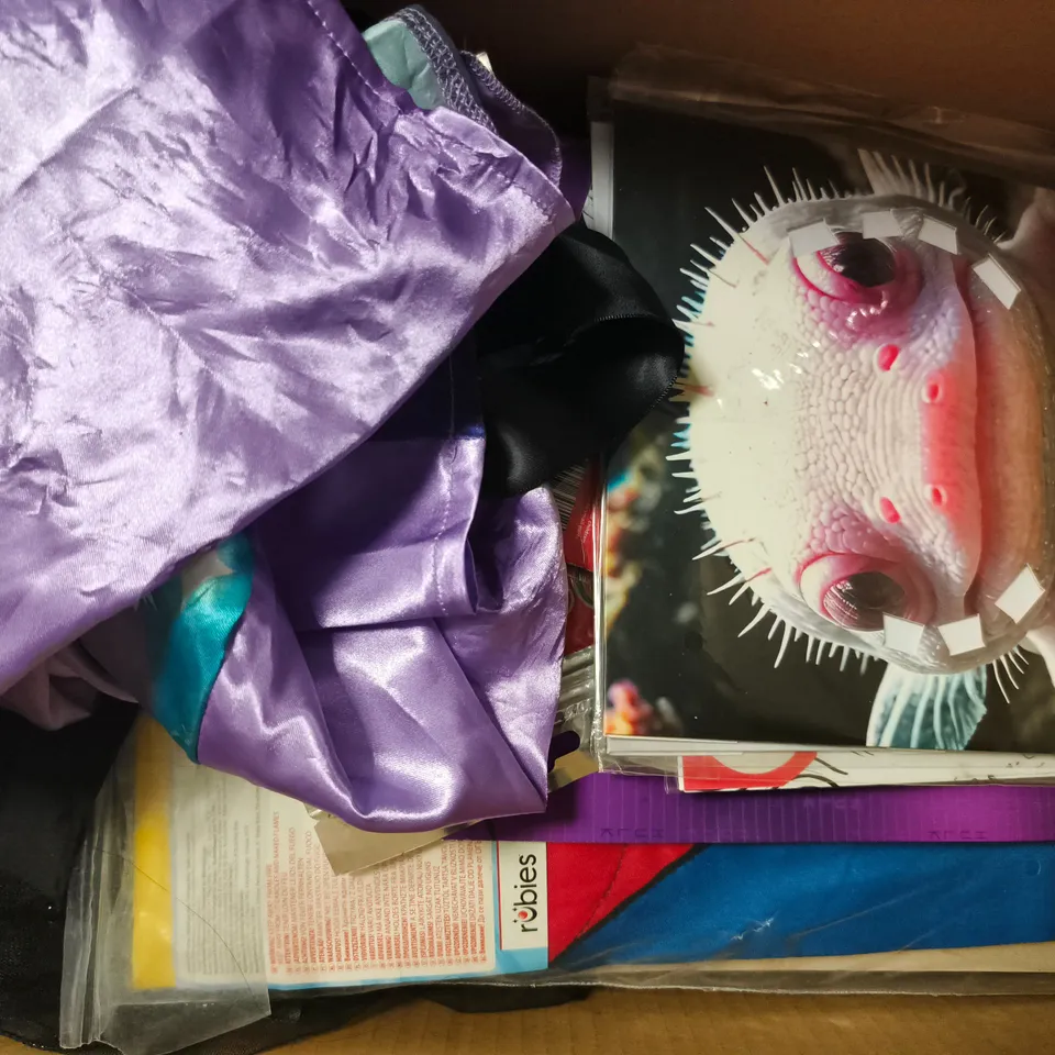 BOX OF APPROXIMATELY 10 ASSORTED TOYS AND GAMES TO INCLUDE COLOURFUL RUBBER BANDS, COCOMELON GRAB AND GO PACK, ETC