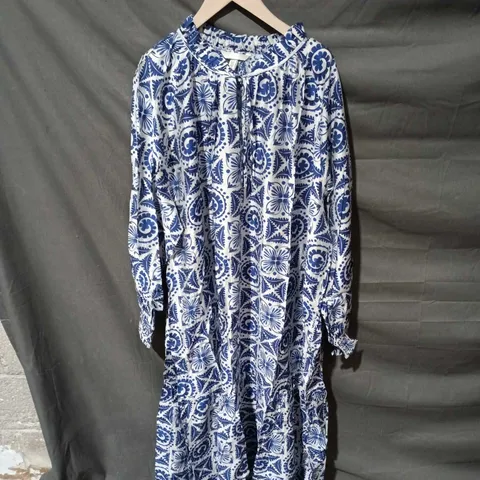 H&M WOMEN’S BLUE & WHITE FLORAL PRINT DRESS, EU 3XL (UK SIZE NOT SHOWN)