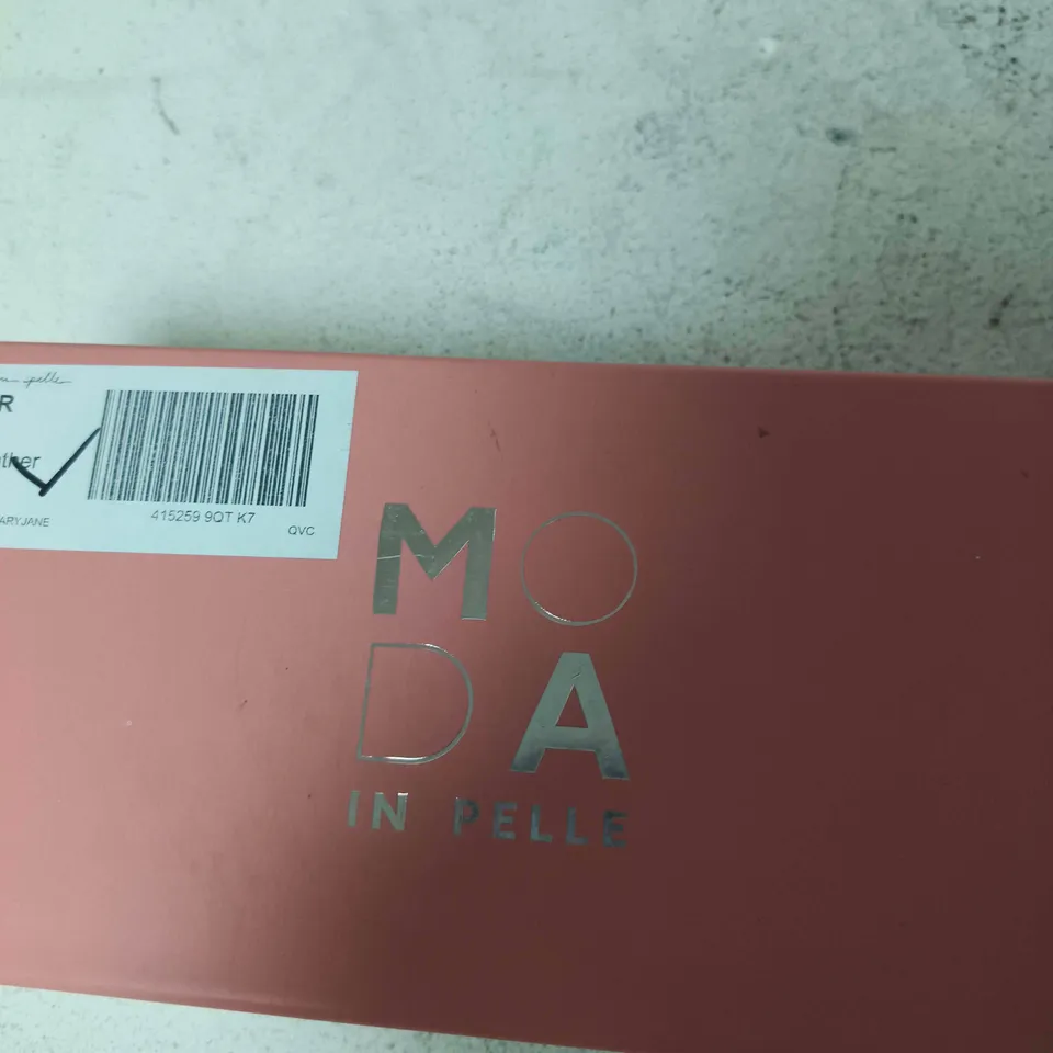 MODA IN PELLE MARY JANE PATENT LEATHER FLATS – FLOWER CAMEO, BOXED, EU 40 UK 6.5
