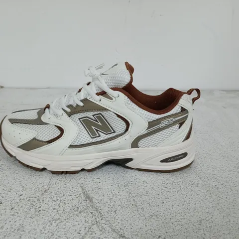 PAIR OF NEW BALANCE 530 TRAINERS IN WHITE WITH BROWN TRIM - UK 7.5