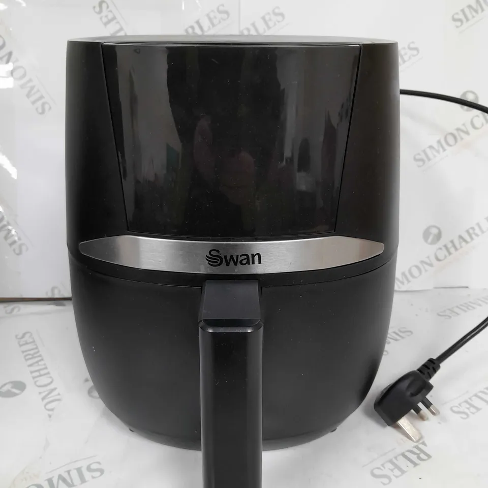 BOXED SWAN DIGITAL AIR FRYER  RRP £59