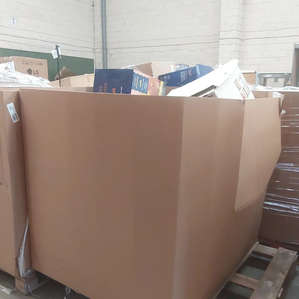 PALLET CONTAINING A VERY LARGE QUANTITY OF ASSORTED DESIGNER LIGHTING PRODUCTS INCLUDING: PHUKET FLOOR LAMPS, BELDI TABLE LAMP, SMITHSON SEMI FLUSH CEILING LIGHT, FLOYD 2 LIGHT GLASS PENDANT ECT