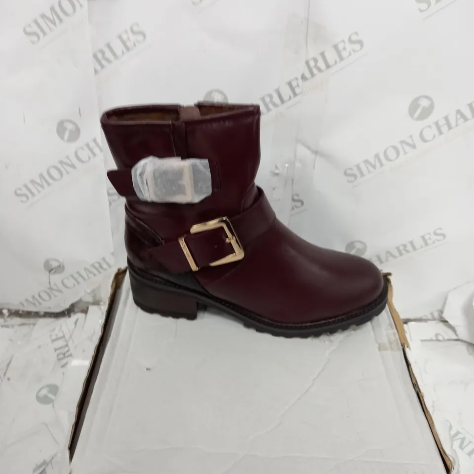 BOXED PAIR OF MODA IN PELLE CORNELIA BROWN LEATHER BOOTS SIZE 6