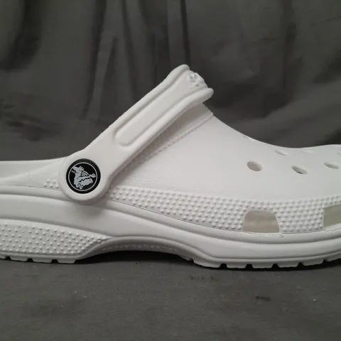 PAIR OF CROCS CLASSICS IN WHITE UK SIZE M6/W7