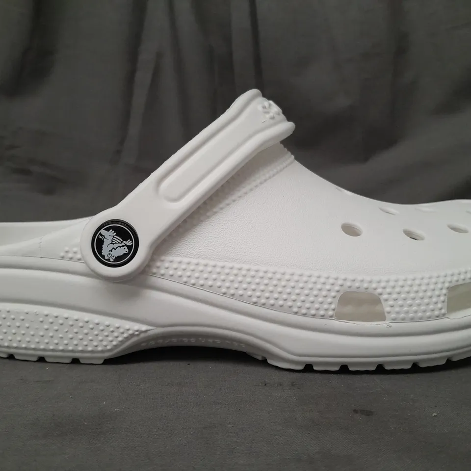 PAIR OF CROCS CLASSICS IN WHITE UK SIZE M6/W7