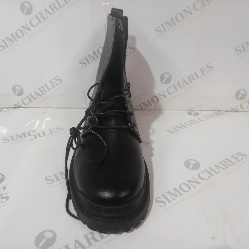 BOXED PAIR OF DESIGNER ANKLE BOOTS IN BLACK EU SIZE 45
