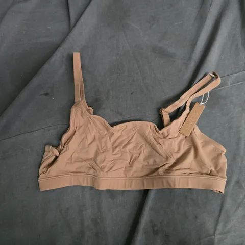 SKIMS SCOOP NECK BRA IN OCHRE - LARGE