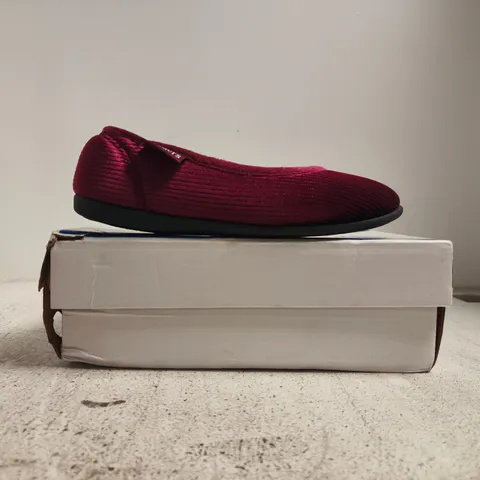 BOXED PAIR OF PADDERS BALLERINA SLIPPERS IN WINTER RED/SPARKLE CORD SIZE 5