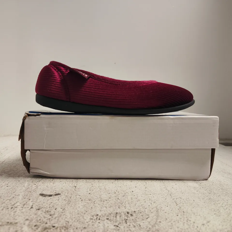 BOXED PAIR OF PADDERS BALLERINA SLIPPERS IN WINTER RED/SPARKLE CORD SIZE 5