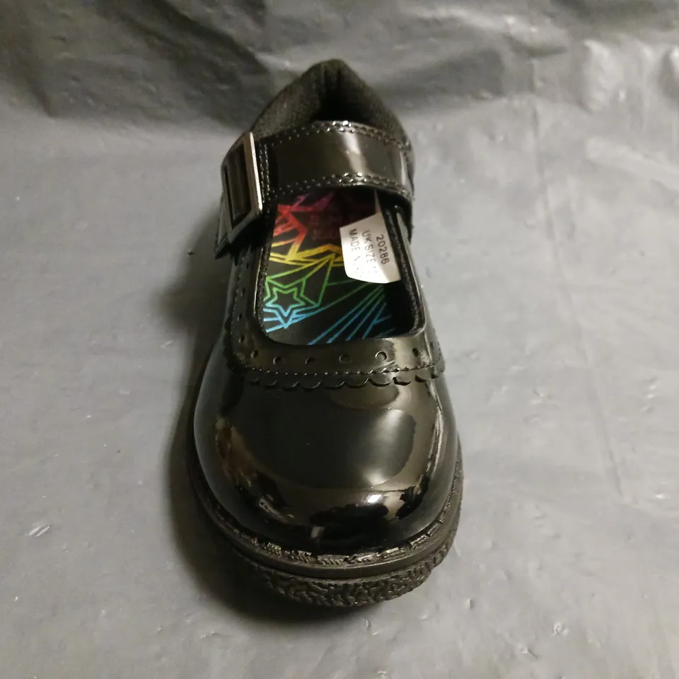 BOXED PAIR OF BUCKLE MY SHOE KID'S SCHOOL SHOES IN BLACK SIZE 10