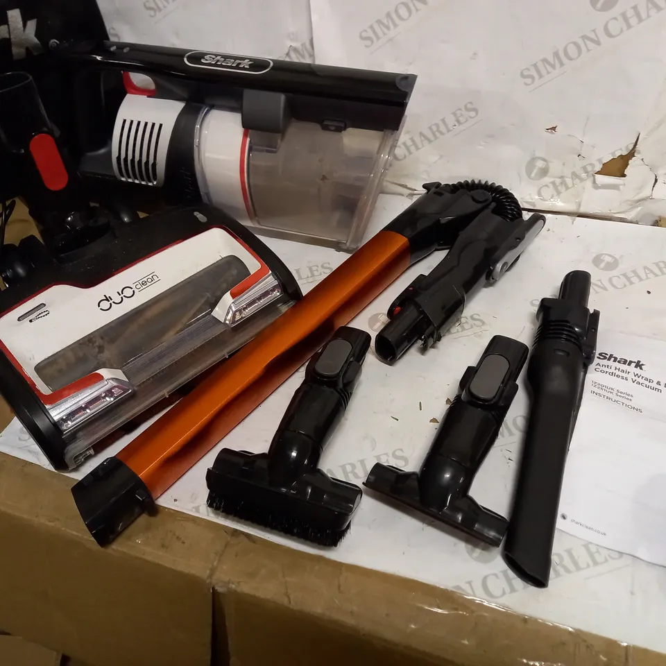 SHARK IZ201UK CORDLESS UPRIGHT VACUUM CLEANER