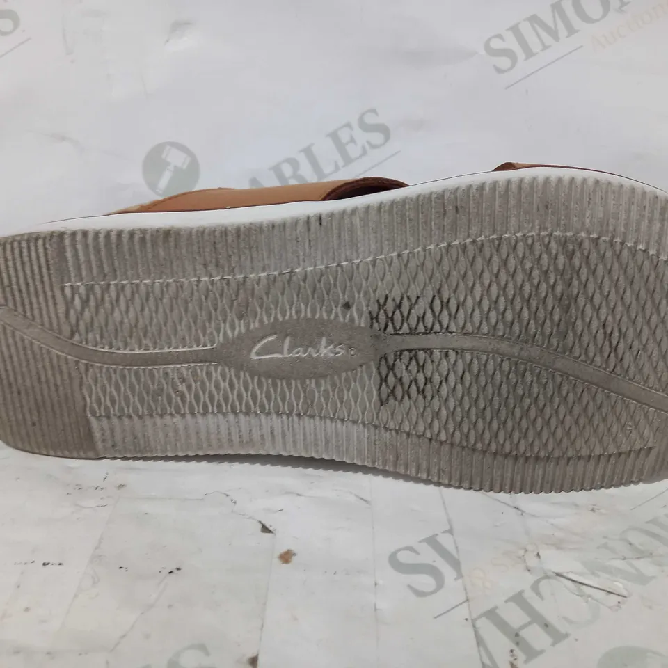 CLARKS ELAYNE SAND LEATHER SANDALS - SIZE 7