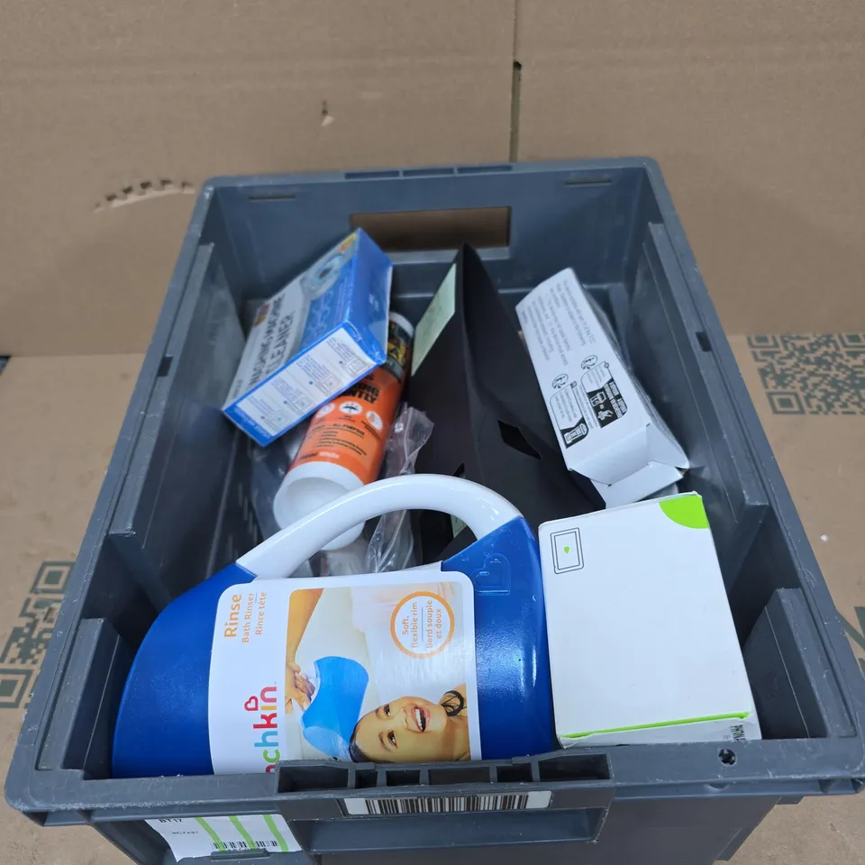 TOTE OF APPROXIMATELY 15 ASSORTED HOUSEHOLD ITEMS TO INCLUDE MUNCHKIN BATH RINSER, CLEANING WIPES, WASHING MACHINE CLEANER, GORILLA ADHESIVE, FLASH LIGHT ETC